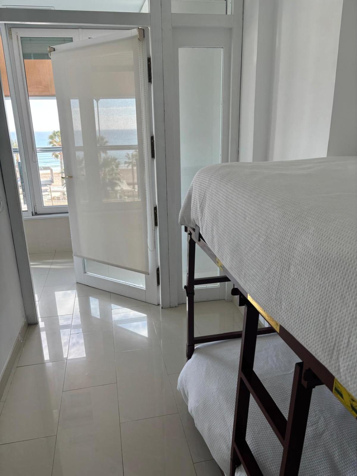 1 Linea Playa San Juan Lägenhet Alicante Exteriör bild